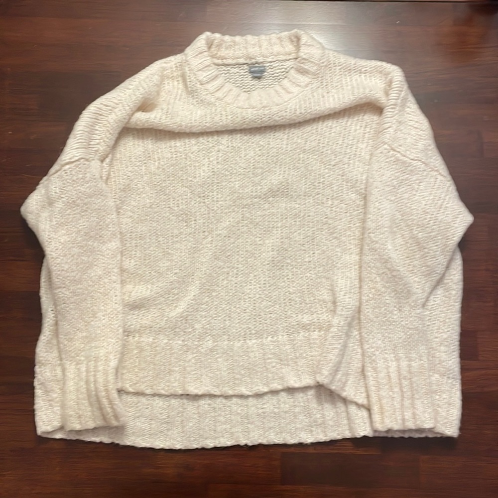 Aerie cream colored sweater